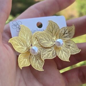 اقراط باشكال مختلفة